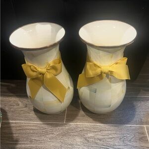 Elegant Cream and Yellow Bow Vases